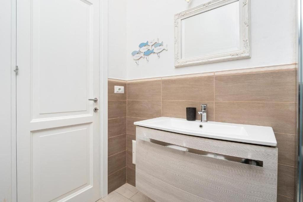 Bellissimo Appartamento Con Veranda Privata Al Centro Di Porto Rotondo Bagian luar foto