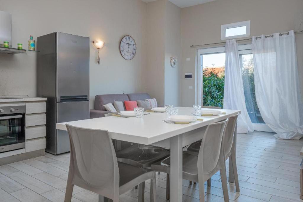 Bellissimo Appartamento Con Veranda Privata Al Centro Di Porto Rotondo Bagian luar foto
